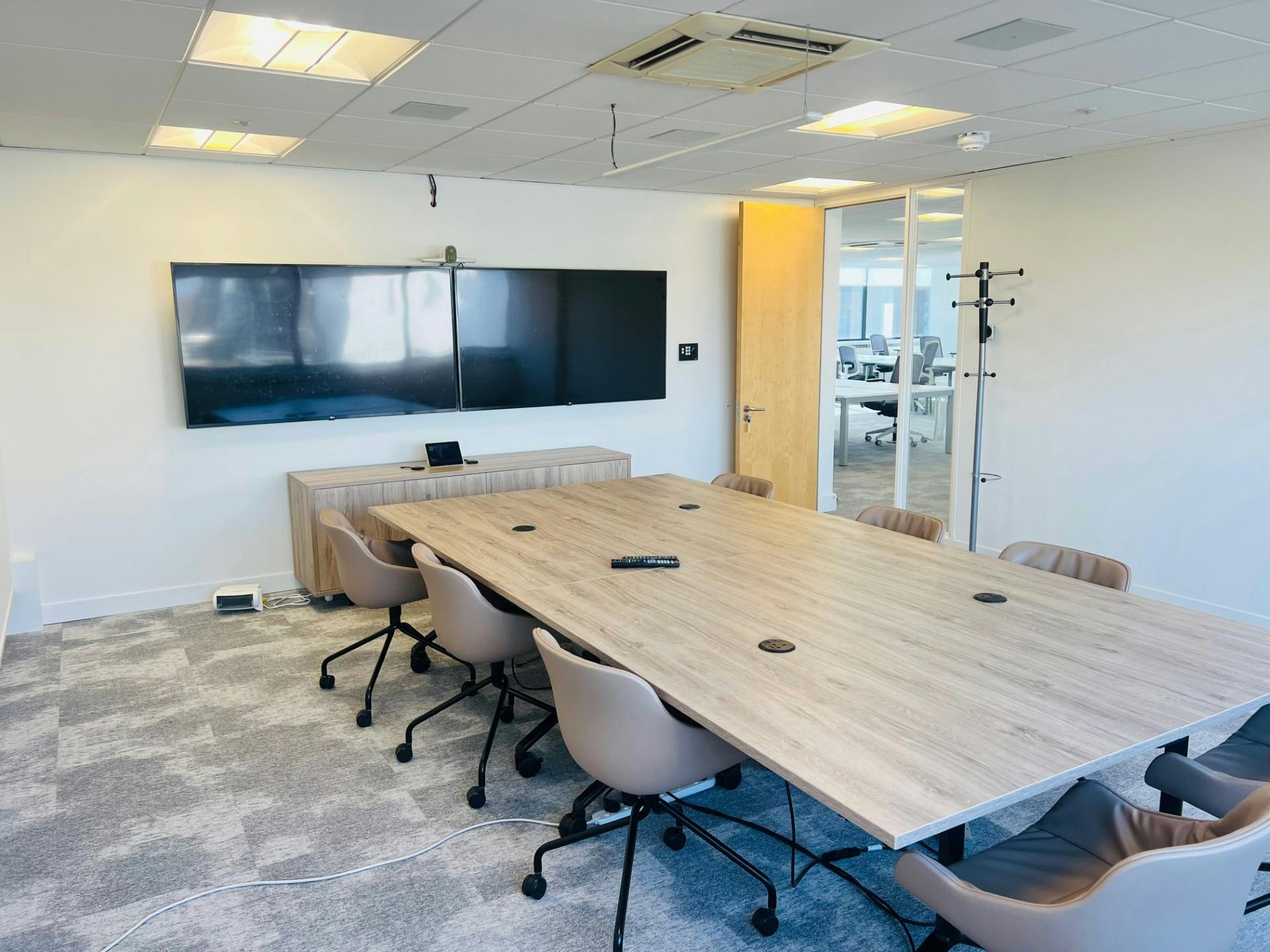 6491dae4f3bda986f0bc9702729a8d56-boardroom.jpg
